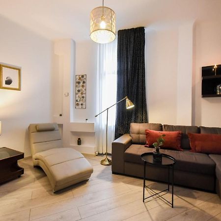 Discover Comfort: Charming & Spacious Apartment In The Old Town Bukarest Exterior foto