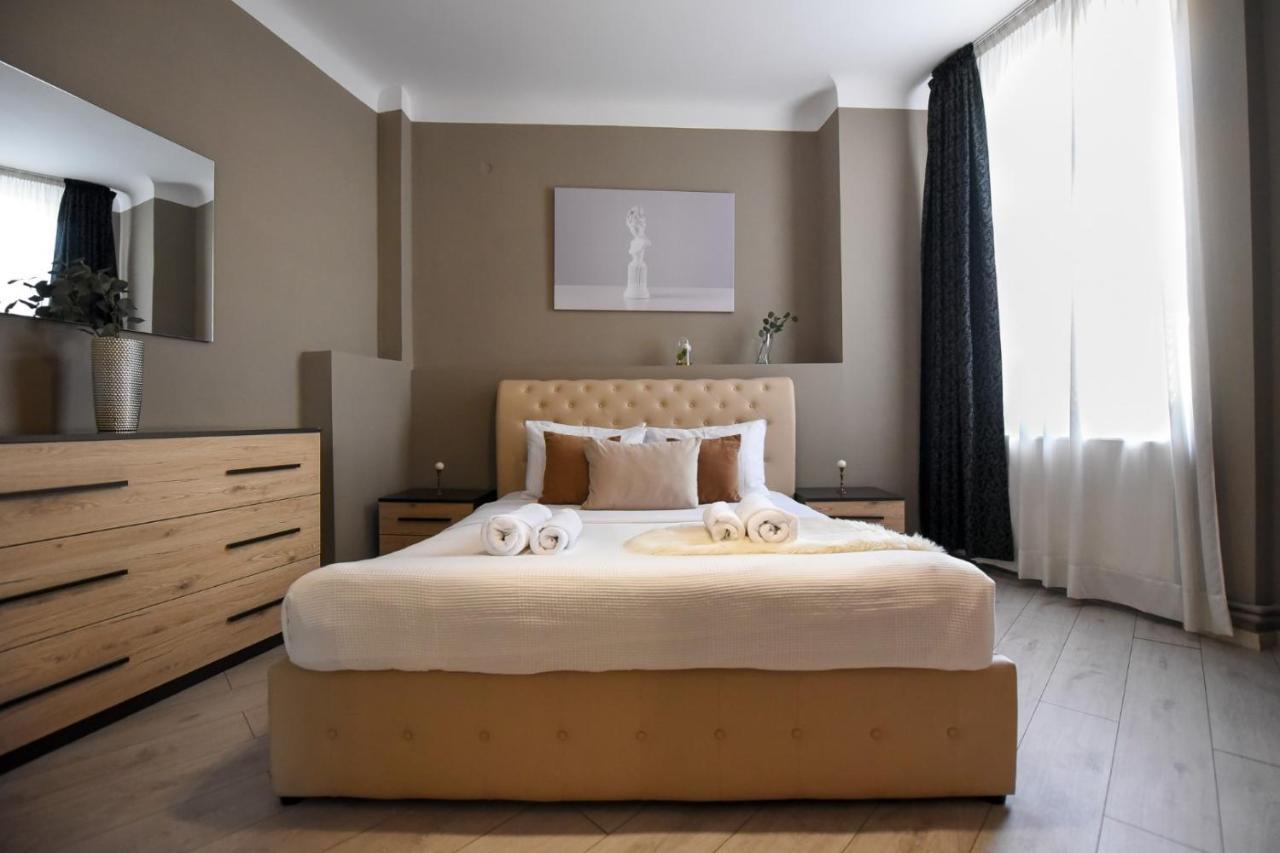 Discover Comfort: Charming & Spacious Apartment In The Old Town Bukarest Exterior foto