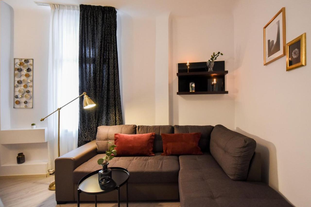 Discover Comfort: Charming & Spacious Apartment In The Old Town Bukarest Exterior foto