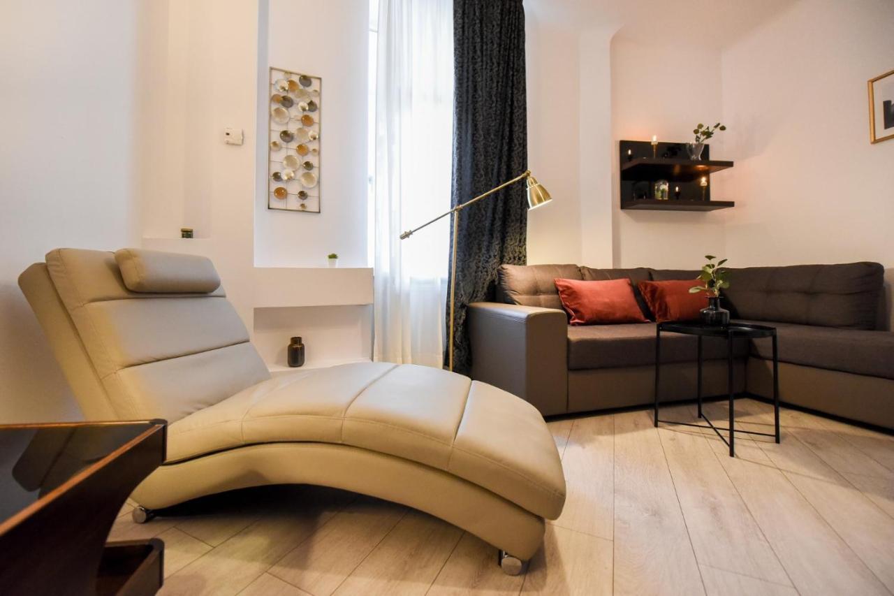 Discover Comfort: Charming & Spacious Apartment In The Old Town Bukarest Exterior foto