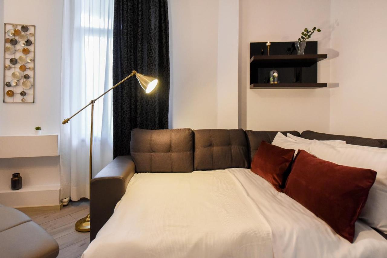 Discover Comfort: Charming & Spacious Apartment In The Old Town Bukarest Exterior foto