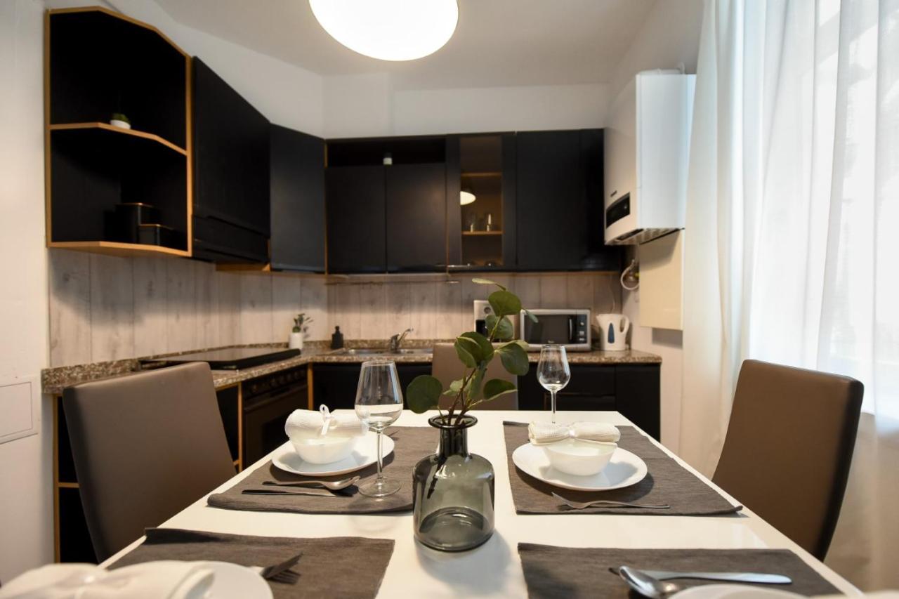 Discover Comfort: Charming & Spacious Apartment In The Old Town Bukarest Exterior foto