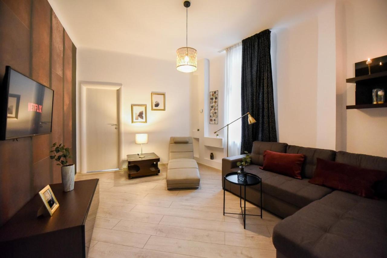 Discover Comfort: Charming & Spacious Apartment In The Old Town Bukarest Exterior foto