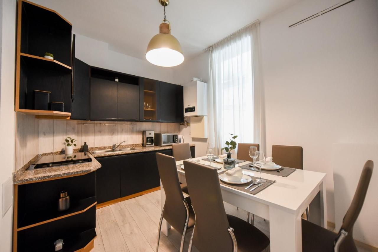 Discover Comfort: Charming & Spacious Apartment In The Old Town Bukarest Exterior foto