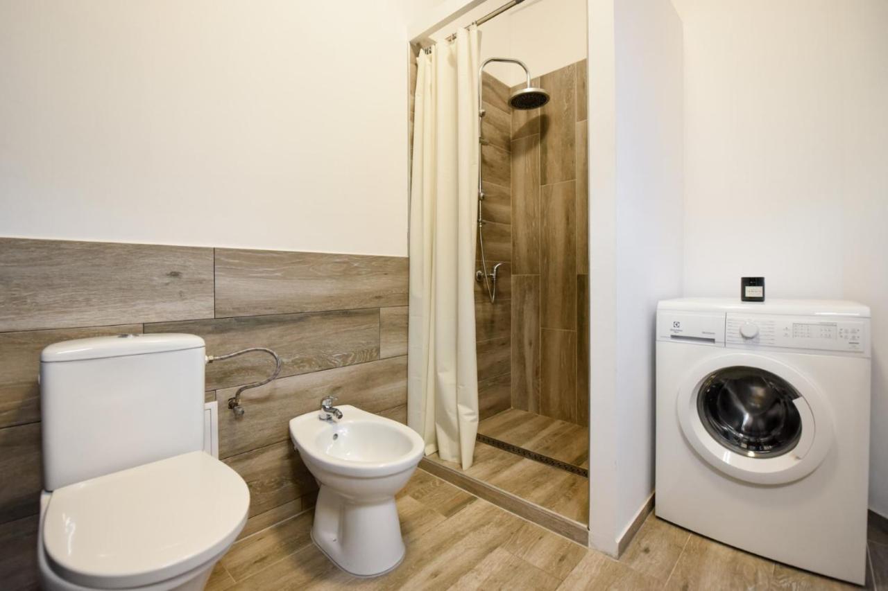 Discover Comfort: Charming & Spacious Apartment In The Old Town Bukarest Exterior foto