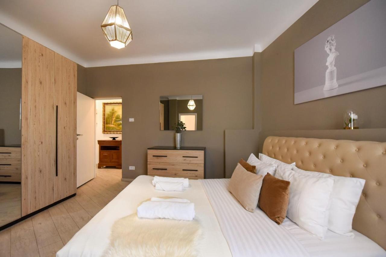 Discover Comfort: Charming & Spacious Apartment In The Old Town Bukarest Exterior foto